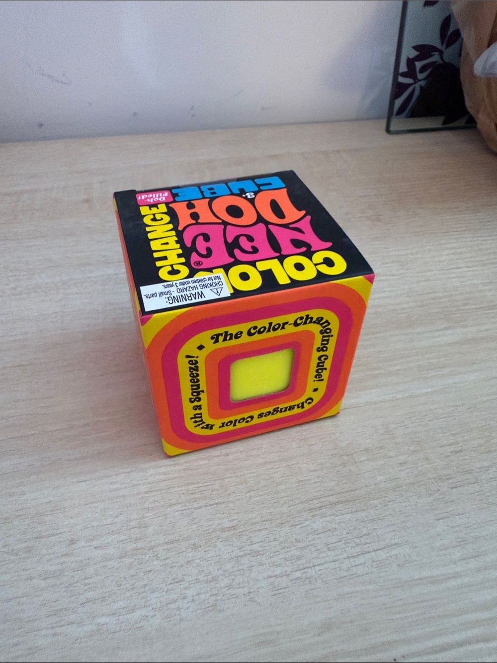 Color-Changing Squeeze Cube Toy - Yellow (Brand Not Specified)